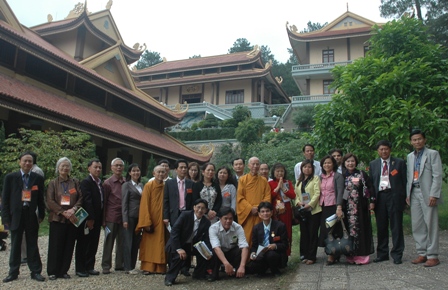 Kiều bào về dự Quốc giỗ 2011